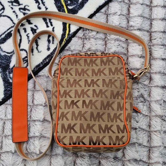 Michael Kors Crossbody Signature Logo Canvas Beige Tangerine strap zipped - Picture 2 of 6